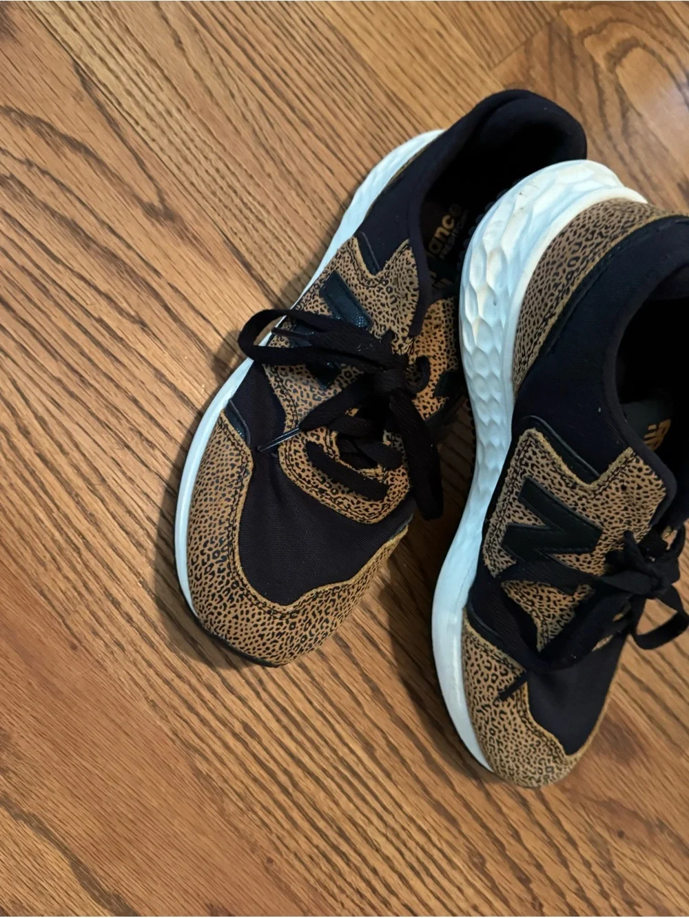 New Balance Women’s Black and Tan Athletic Sneakers-size 8